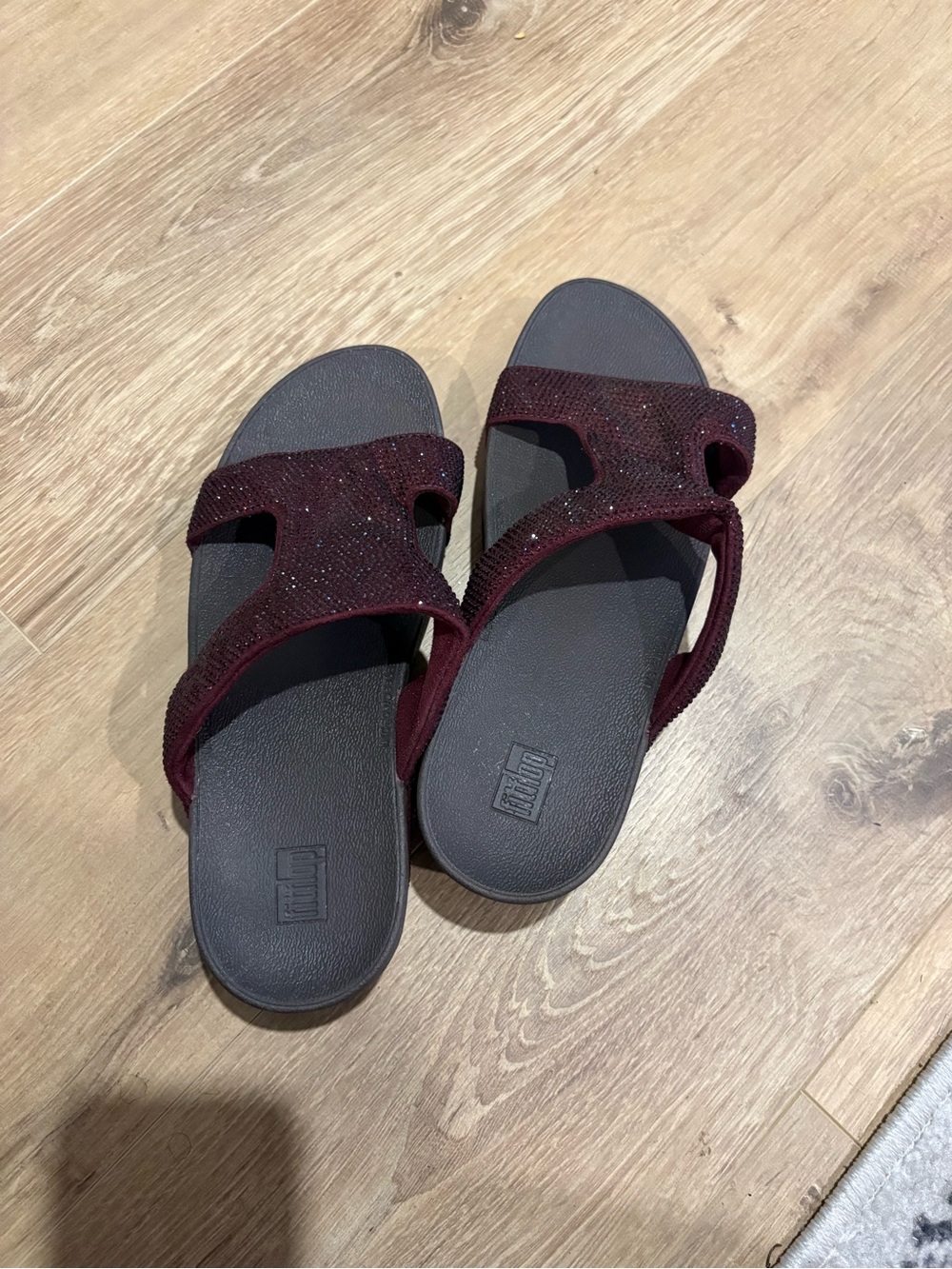 Comfort Slide Sandals in Burgundy with Sparkle from fitflop size 8